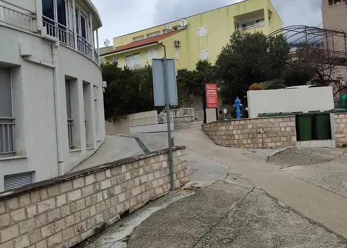 Ivo *